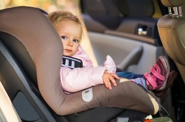 Как обезопасить ребенка в автомобиле